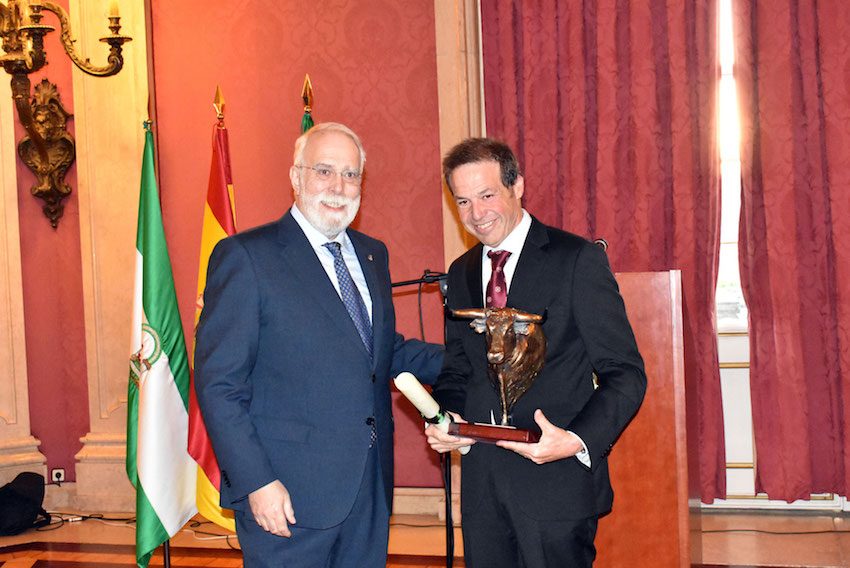 “Orgullito”, de la ganadería de Garcigrande, premiado por el Colegio de Veterinarios de Sevilla