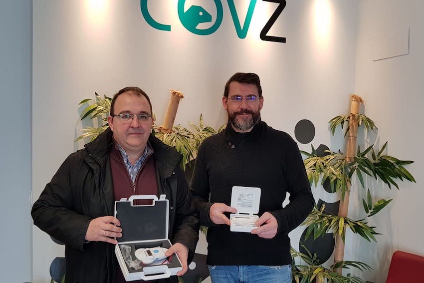 Entrega de lectores de microchip al Ayuntamiento de  San Mateo de Gállego