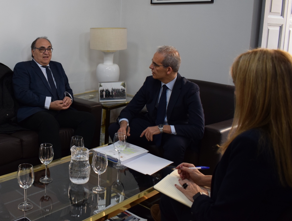 Calvo y Martínez-Sicluna, durante el encuentro en la sede de la FEMP