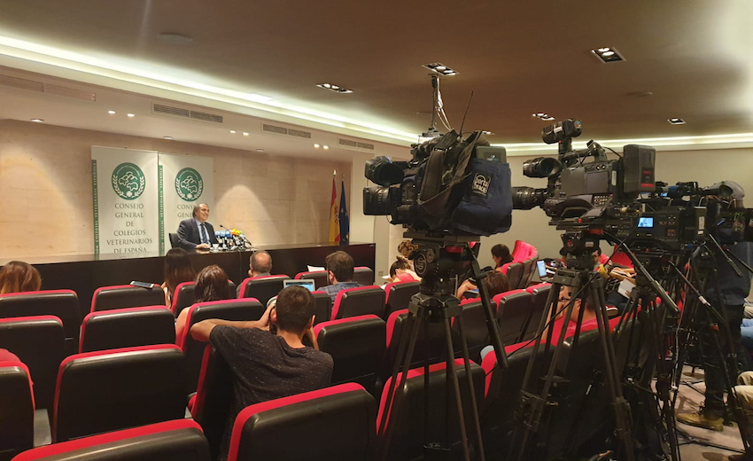 El presidente del CGCVE  pide unificar los controles de seguridad alimentaria en España y exige que  los profesionales veterinarios se integren en el Sistema Nacional de Salud 