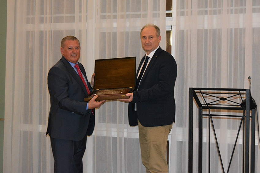Reconocimiento al Colegio de Badajoz por su aportación al Porcino Ibérico