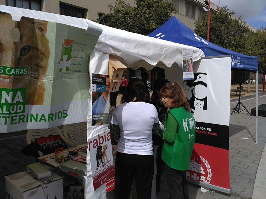 Veterinarios informan de su función en la salud humana durante la Feria de la Salud 