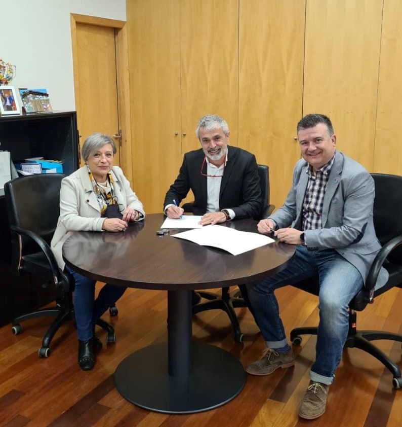 El Colegio de Granada firma sendos convenios con los ayuntamientos de Órgiva y Moclín para la gestión de los registros municipales de animales de compañía