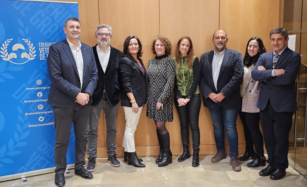  Francisco Cerezuela (primero por la izquierda), junto a los integrantes de la nueva junta directiva