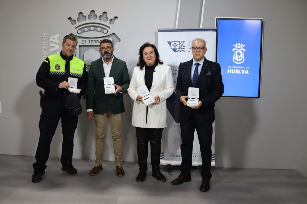 Un mando de la Policía Local, Luis Albillo, Esther Cumbrera y Fidel Astudillo