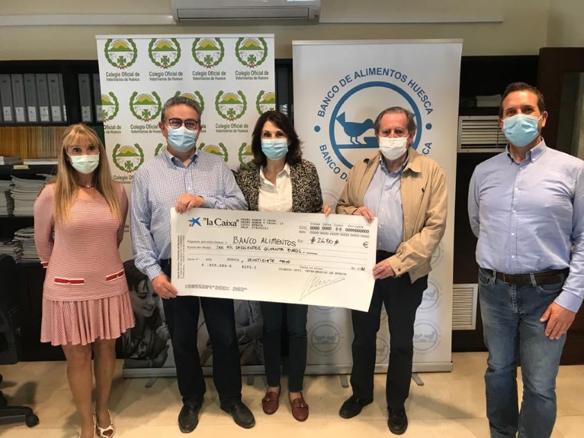 El Banco de Alimentos de Huesca recibe 2.680 euros donados por los veterinarios
