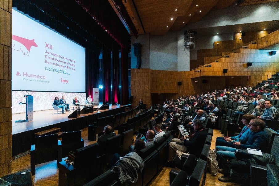 El Colegio de Veterinarios de Huesca colaboró en la XII Jornada Científico-Técnica sobre Reproducción Bovina organizada por Humeco