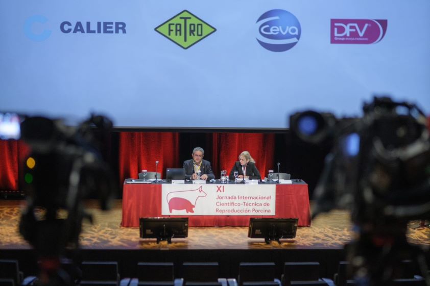 Éxito de la jornada sobre reproducción porcina de Humeco en la que colaboró el Colegio de Veterinarios de Huesca