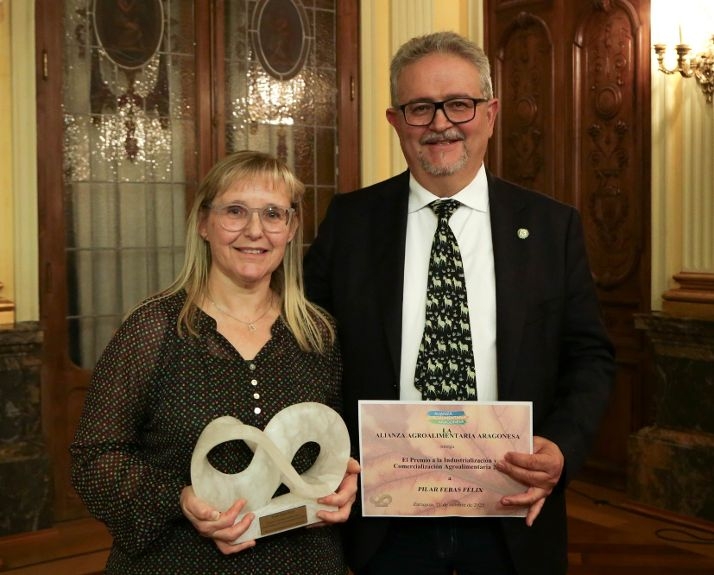 La veterinaria y emprendedora rural Pilar Febas recibe uno de los Premios de la Alianza Agroalimentaria Aragonesa en su undécima edición