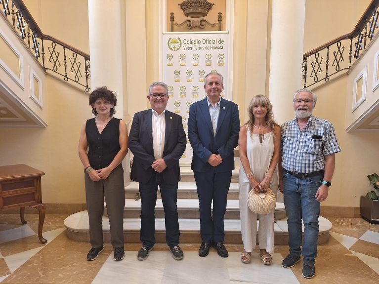 Fernando Carrera avanza al subdelegado del Gobierno en Huesca el programa del 125 aniversario del Colegio de Veterinarios