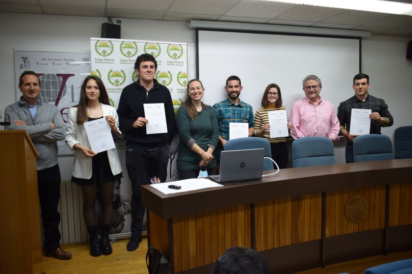 El Servicio Clínico de Rumiantes de la Facultad de Veterinaria de Zaragoza presentó cinco casos en el Colegio de Huesca