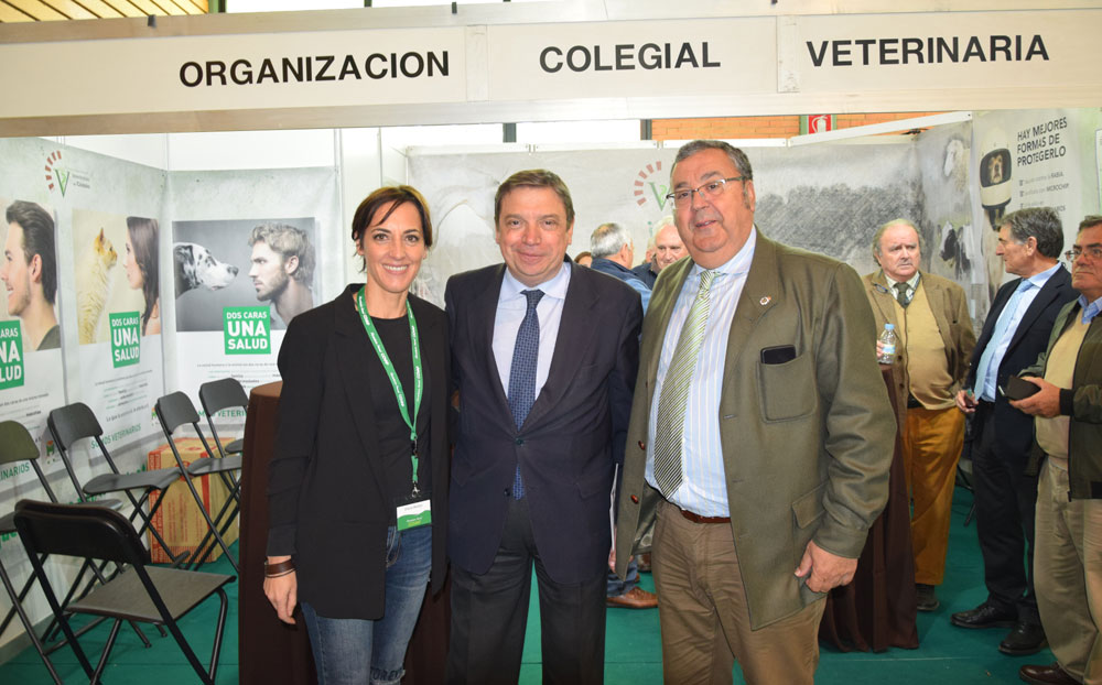Luis Planas visitó el stand del Colegio de Córdoba en las Ferias Ganadera y Agroalimentaria de Los Pedroches