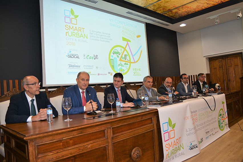 La sede del Colegio de Badajoz acogió la VII Expoconferencia Ibérica de Espacios Urbanos Inteligentes