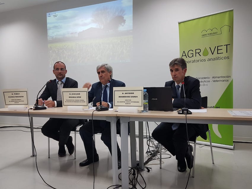 Juan José Badiola inaugura el nuevo Hospital Clínico Veterinario de Agrovet en Mansilla Mayor
