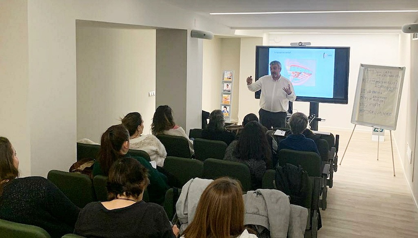 El Colegio de Álava celebró el curso “Atención al cliente  en las clínicas veterinarias y actuación ante el ciberacoso en las redes sociales"