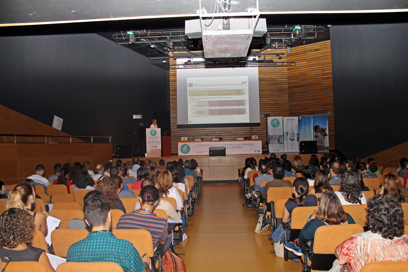 Veterinarios de renombre enseñaron los últimos avances en medicina y cirugía 