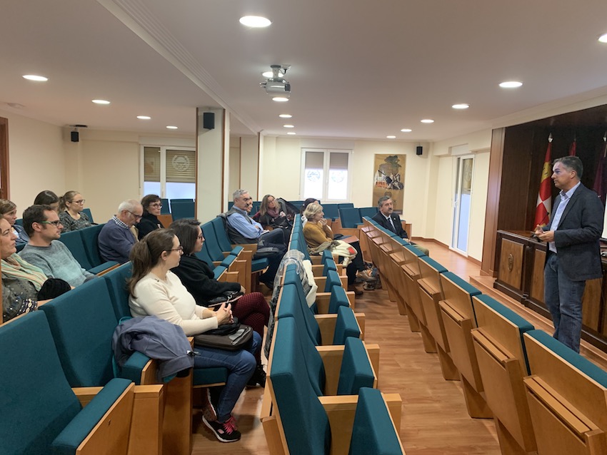 Alfredo Fernández impartió el curso “La responsabilidad profesional del veterinario, en los ámbitos penal y civil”