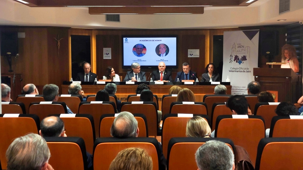 Homenaje a los veterinarios Manuel Díaz-Meco y Antonio Marín en el Colegio de Jaén