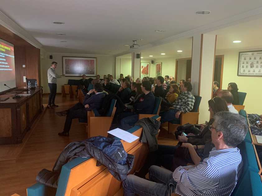 El inspector jefe de Policía Nacional que preside los festejos taurinos en varios cosos de la provincia interviene en una jornada de formación