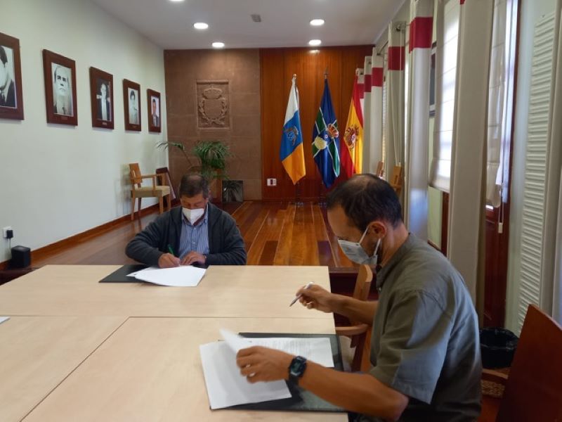 El Colegio de Las Palmas y el Ayuntamiento de Tejeda suscriben un convenio para censar a los animales de compañía del municipio