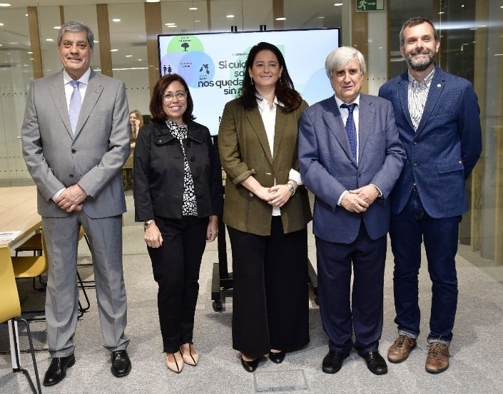 Pedro Cabrera, Loreto Gómez, Carolina Sánchez, Juan José Badiola y Alejandro Suárez, durante la jornada