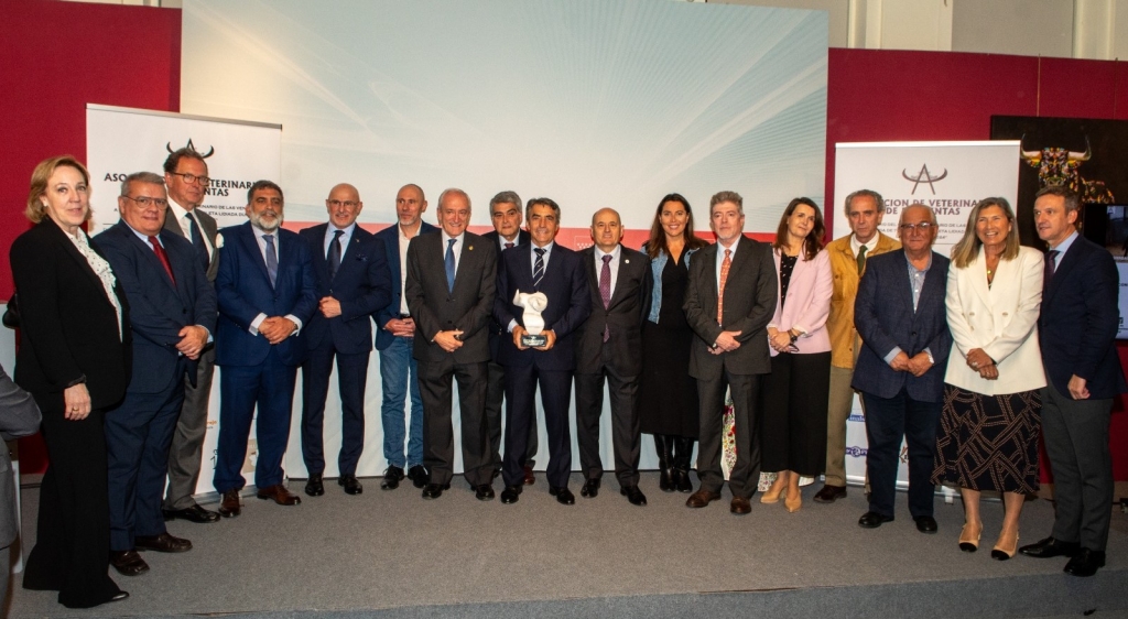 Los veterinarios de Las Ventas entregaron su premio a la corrida más completa de 2024 a la ganadería de Victorino Martín 