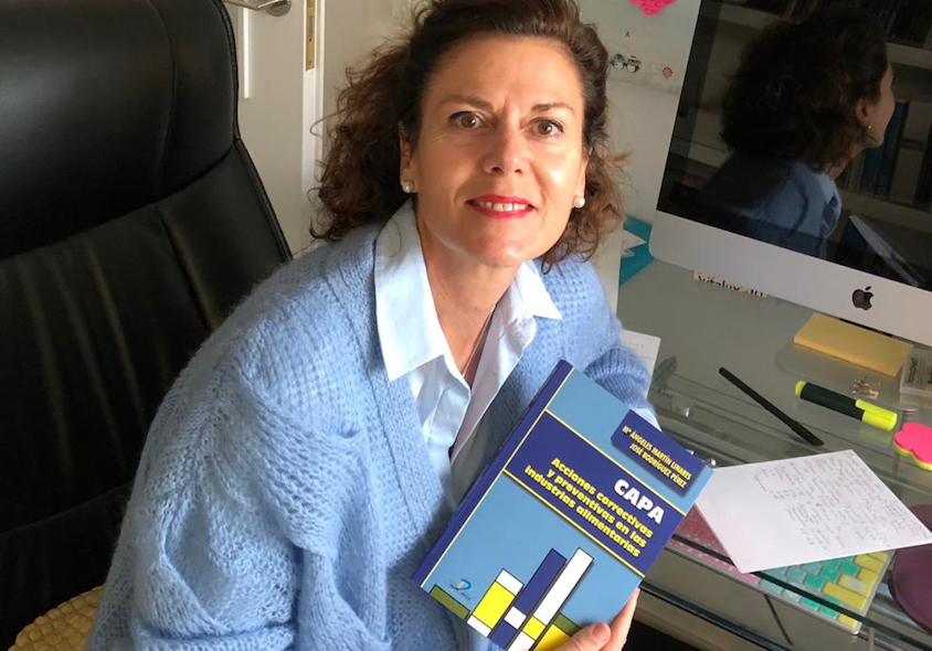 La colegiada almeriense María Ángeles Martín presenta su libro ‘CAPA. Acciones correctivas y preventivas en las industrias alimentarias’