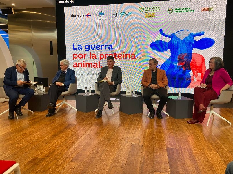Los veterinarios de Arag&oacute;n acudieron a la presentaci&oacute;n del libro &ldquo;La guerra por la prote&iacute;na animal. La carne es salud&rdquo;