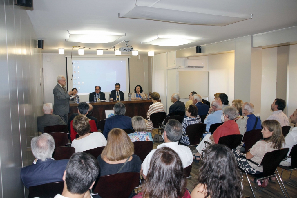 El Colegio de Lleida acogió una sesión in memoriam de los académicos Teodoro Iturbe y Mateu Torrent