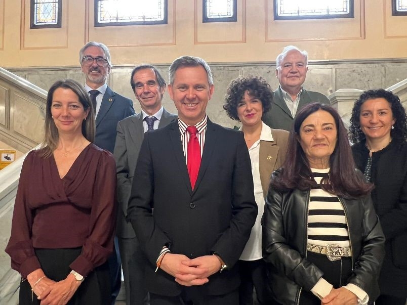 El ministro de Sanidad se reunió con representantes de los colegios profesionales sanitarios de Lugo, incluido el de Veterinarios