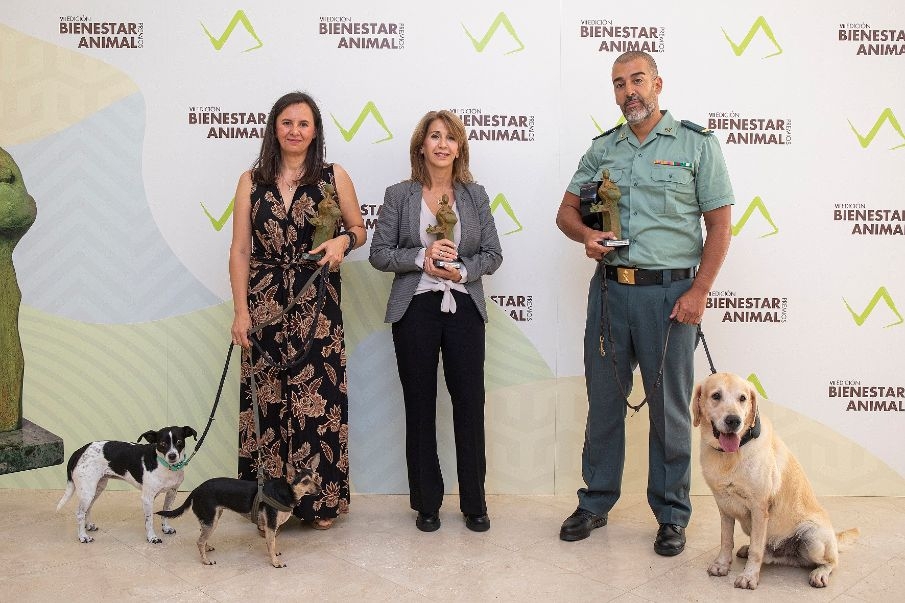 La periodista Melisa Tuya, el Hospital de Guadarrama y "Ogro", el agente canino de la Guardia Civil, reconocidos en la VII edición de los Premios Bienestar Animal de Colvema