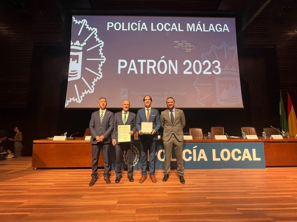 La Policía Local de Málaga reconoce el trabajo del Colegio de Veterinarios como organismo colaborador