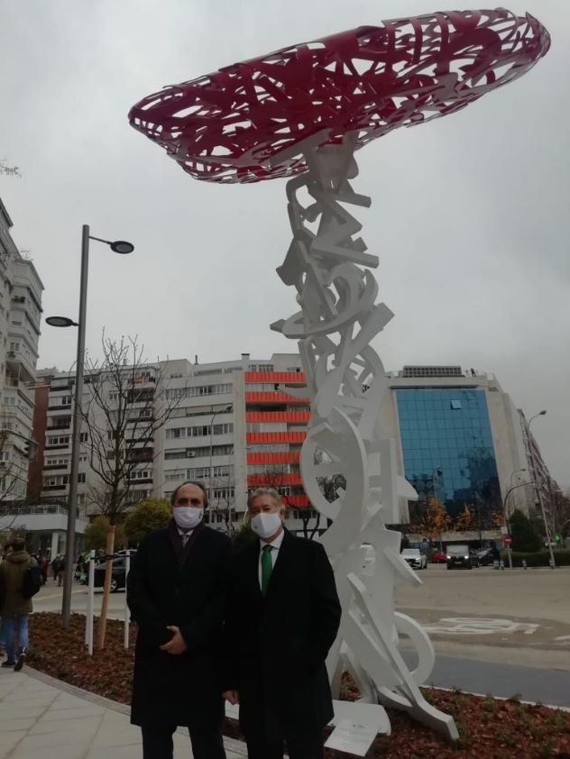 Los veterinarios, presentes en la inauguración del monumento que recuerda a los profesionales sanitarios muertos durante la pandemia