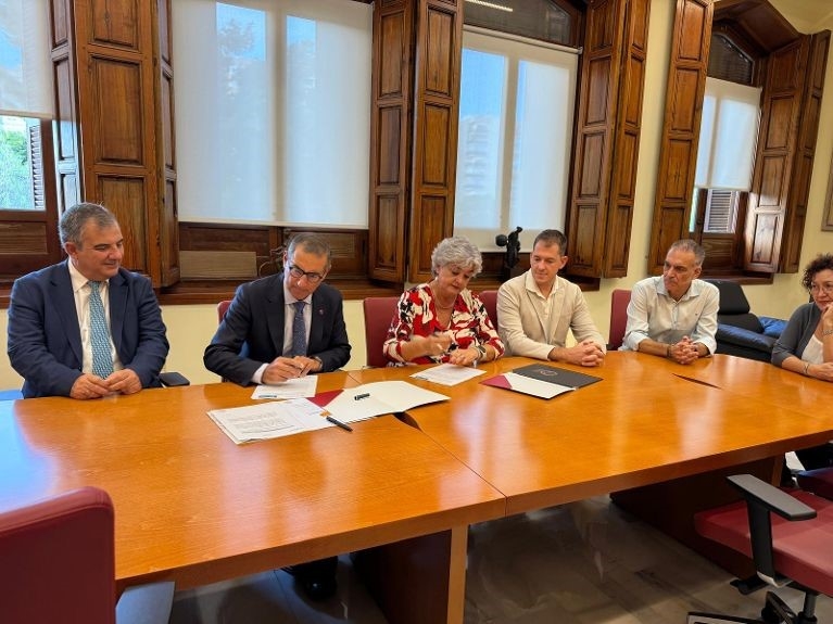 La Universidad de Murcia y el Colegio de Veterinarios crean la Escuela de Práctica Profesional Veterinaria