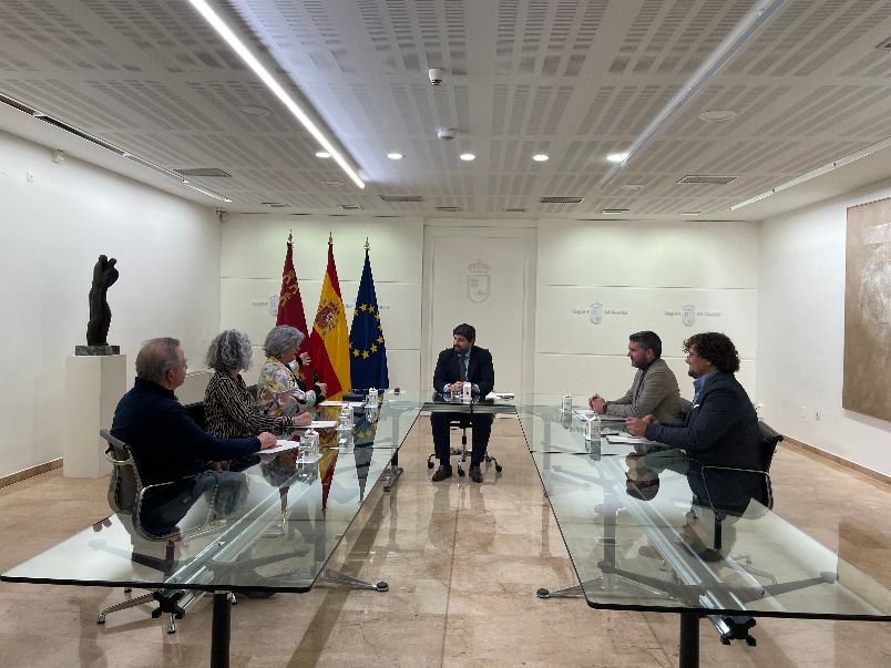 El Colegio de Murcia aborda con el presidente de la Región la inclusión de los veterinarios en el Sistema de Salud