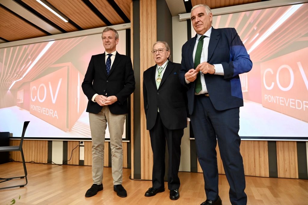 El presidente de la Xunta, Alfonso Rueda, con Diego Murillo y Luis Núñez en el acto inaugural