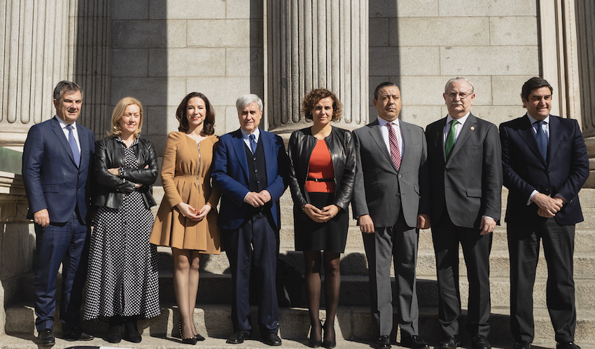 Juan José Badiola acudió al Congreso de los Diputados para apoyar el registro de la Proposición de Ley sobre Publicidad Sanitaria