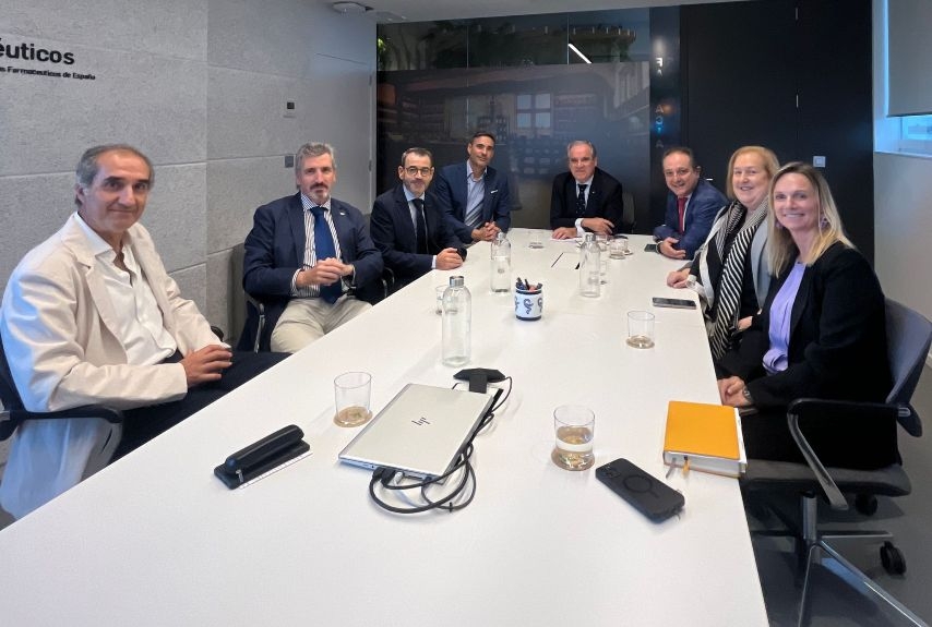 Veterinarios y farmacéuticos mantienen una reunión para colaborar en distintos ámbitos como profesiones sanitarias