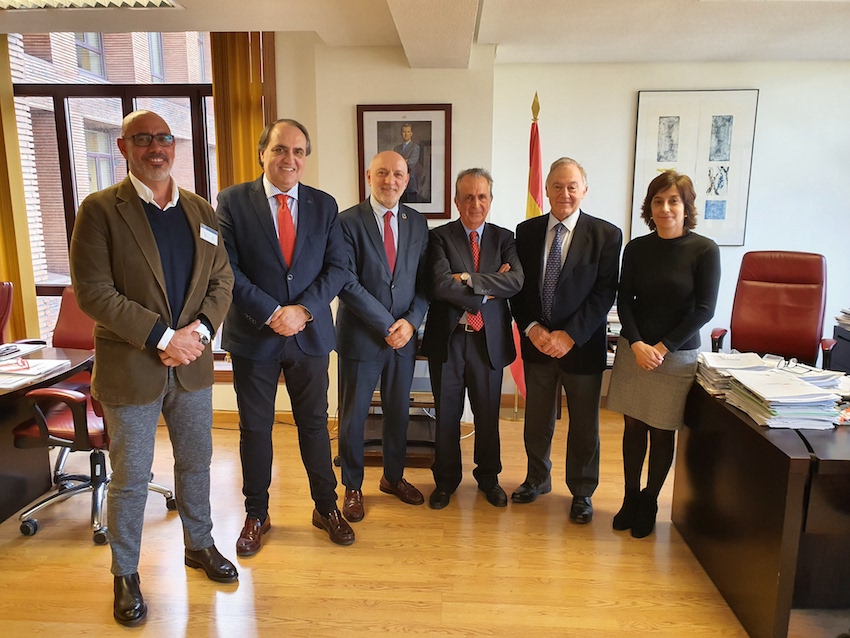 El presidente del la OCV se reunió con el  Director General de Ordenación Profesional del Ministerio de Sanidad para tratar el conflicto de la fisioterapia y el acceso de la profesión veterinaria a las especialidades en Ciencias de la Salud 