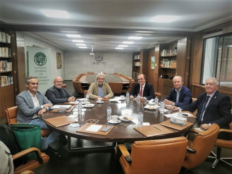 La OCV y la Junta de Castilla y León estrecharán su colaboración en la lucha contra la resistencia a antimicrobianos