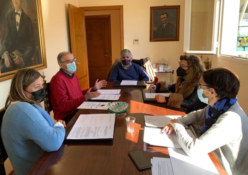 El Ayuntamiento de Lebrija y el Colegio de Sevilla suscriben un convenio para crear y desarrollar el registro de animales de compañía