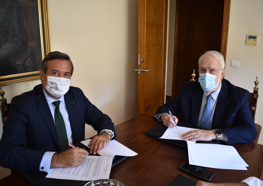 El Colegio de Sevilla firma un convenio con la Fundación San Pablo-CEU para impartir un curso de dirección y gestión de centros veterinarios