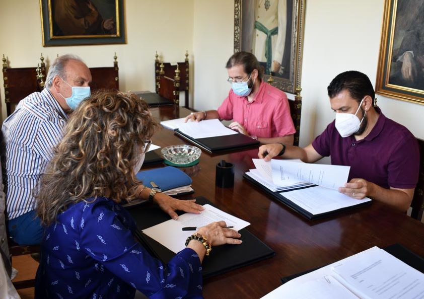 Reunión entre veterinarios del Colegio de Sevilla y técnicos del Ayuntamiento de Mairena del Aljarafe para abordar el estado de las colonias felinas