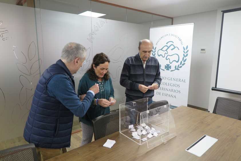 La Asociación Nacional de Veterinarios Jubilados celebra su tradicional sorteo de quince plazas para estancia el complejo residencial de San Juan, de Alicante