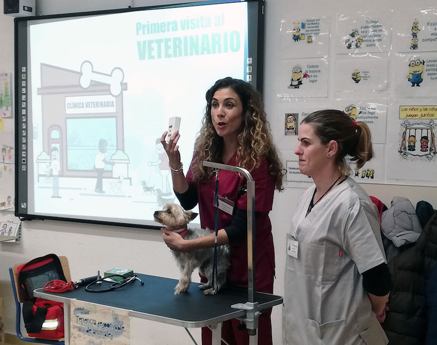Los alumnos del C.E.I.P. Talhara, de Benacazón (Sevilla), asisten a las charlas sobre “Tenencia Responsable de Animales” 