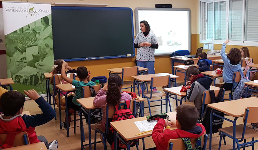 Los alumnos del C.E.I.P. Rodríguez Marín de Osuna asisten a las charlas sobre “Tenencia Responsable de Animales”