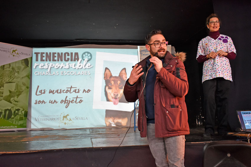 Los alumnos del C.E.I.P. Blas Infante, de Sevilla, asisten a las “Charlas de Tenencia Responsable de Animales” 