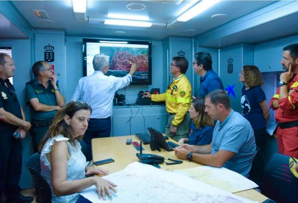 El dispositivo de emergencias contra el incendio de Tenerife cuenta con los veterinarios de la isla