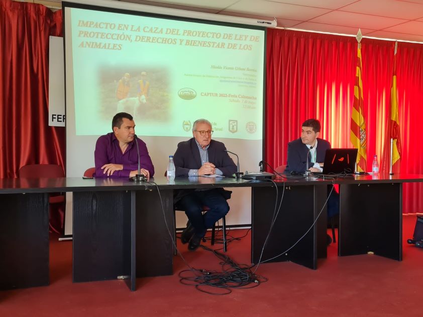 El Colegio de Veterinarios de Teruel organizó una conferencia sobre el impacto de la Ley de Bienestar Animal en el sector cinegético