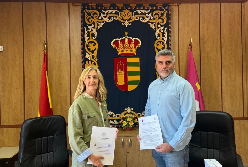 El Colegio de Toledo firma un convenio con el Ayuntamiento de San Martín de Pusa para la gestión de colonias felinas